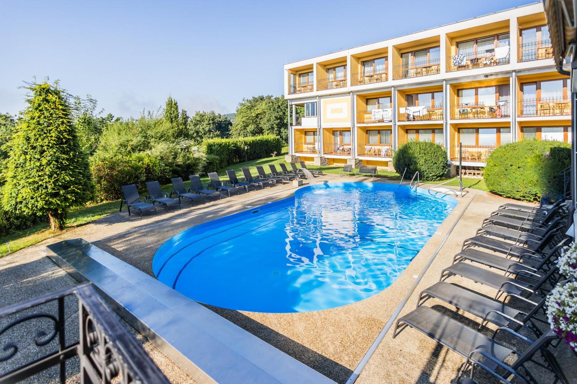 Lazensky A Wellness Hotel Nivamare لوهاكوفيس المظهر الخارجي الصورة