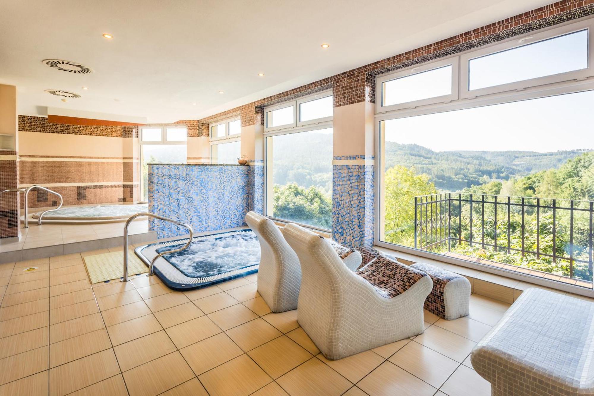 Lazensky A Wellness Hotel Nivamare لوهاكوفيس المظهر الخارجي الصورة
